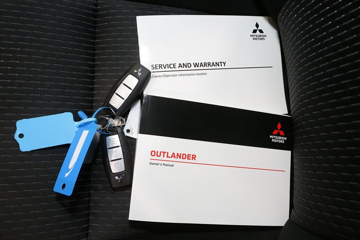 2025 Mitsubishi Outlander LS ZM