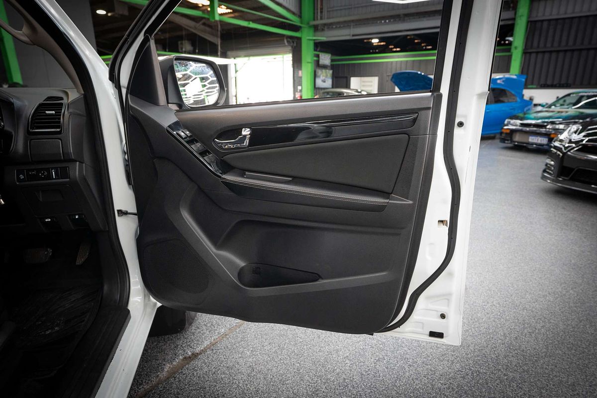 2021 Isuzu MU-X LS-M