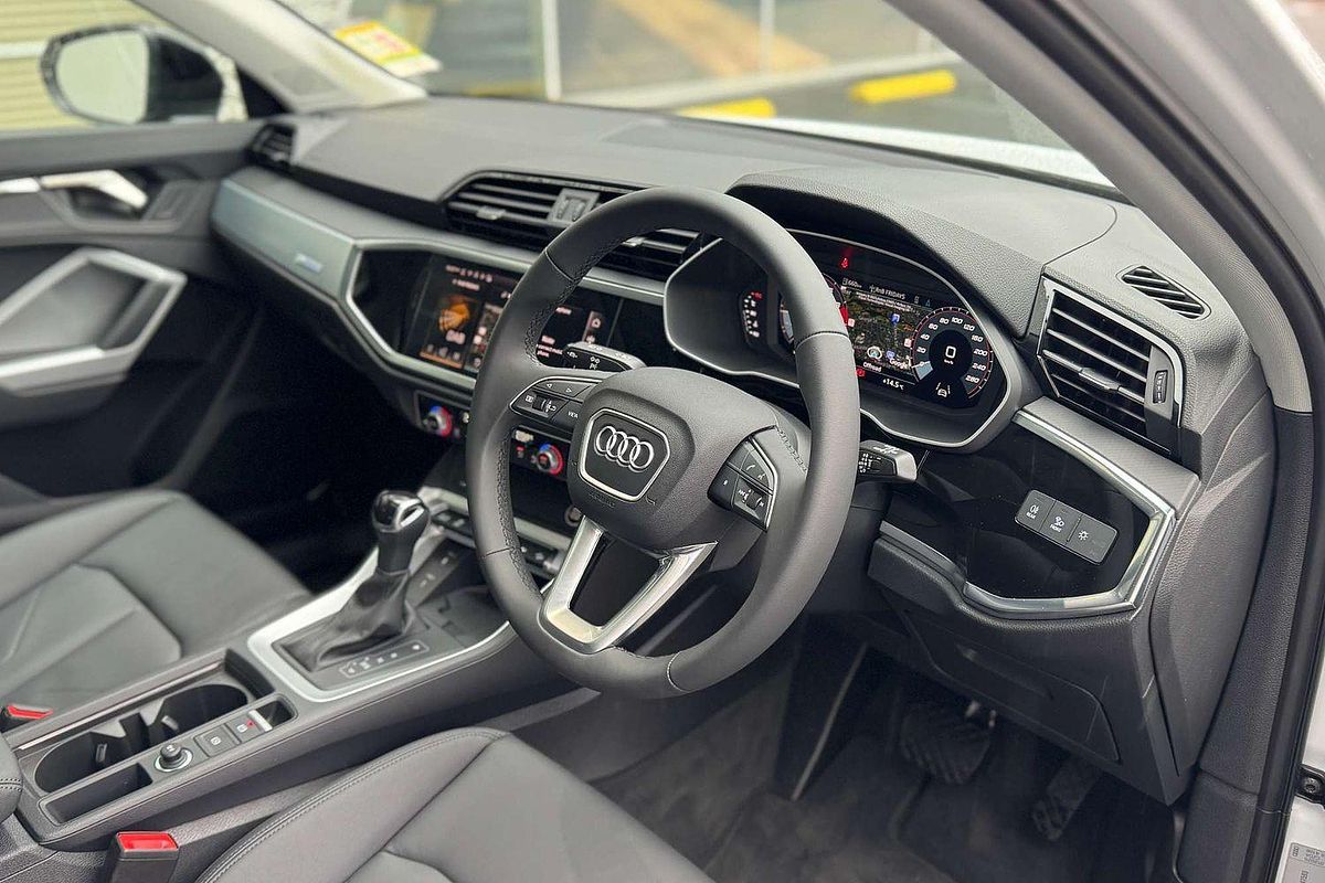 2025 Audi Q3 35 TFSI S line F3