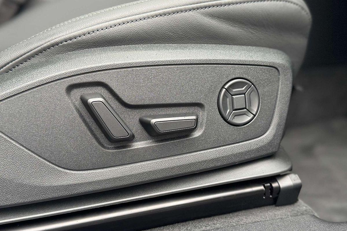 2025 Audi Q3 35 TFSI S line F3