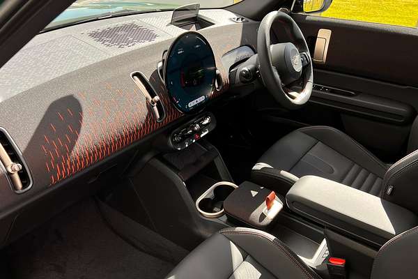 2025 MINI Countryman JCW Favoured U25
