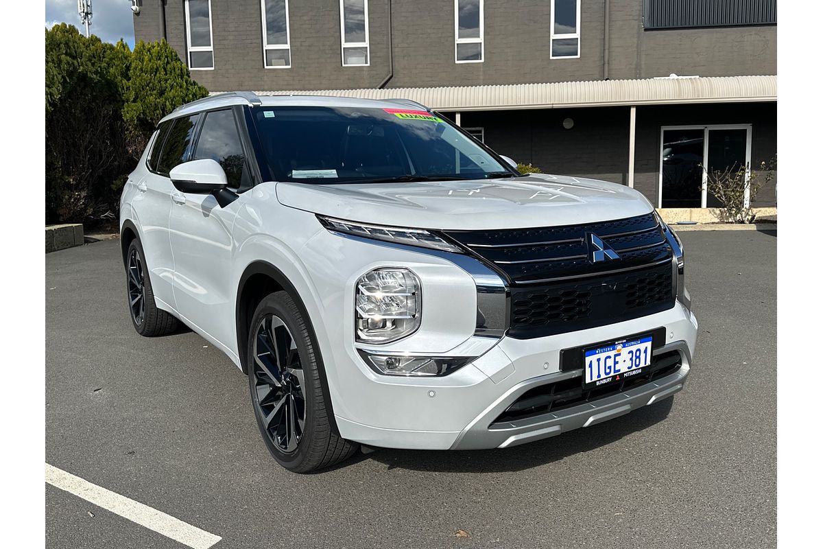 2024 Mitsubishi Outlander Exceed ZM