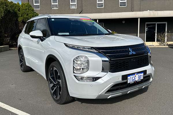 2024 Mitsubishi Outlander Exceed ZM