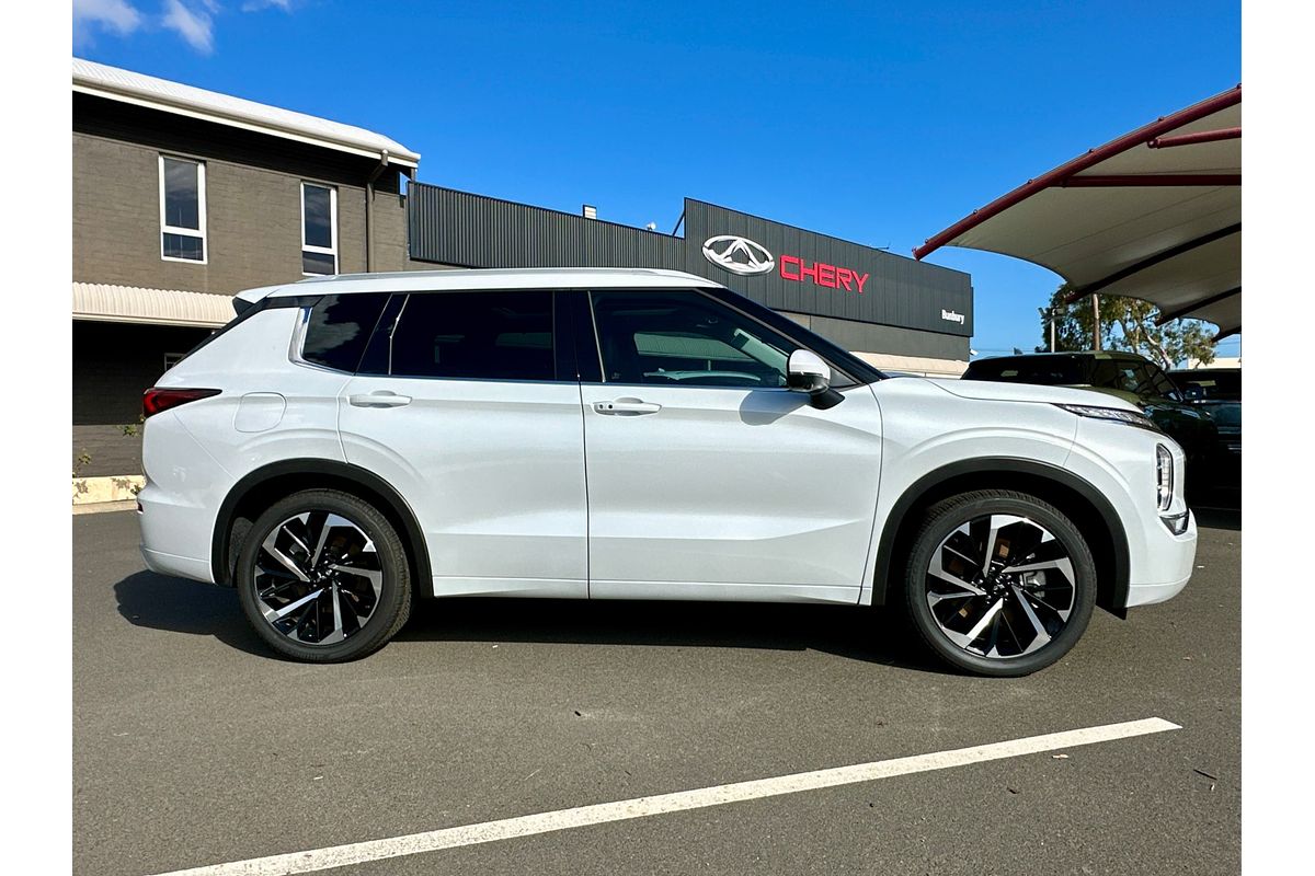 2024 Mitsubishi Outlander Exceed ZM