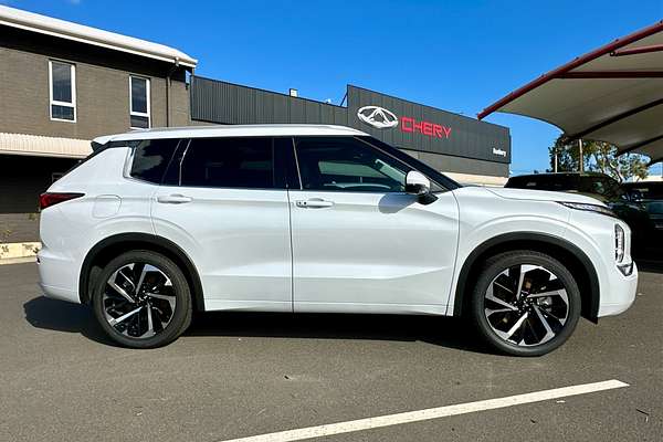 2024 Mitsubishi Outlander Exceed ZM