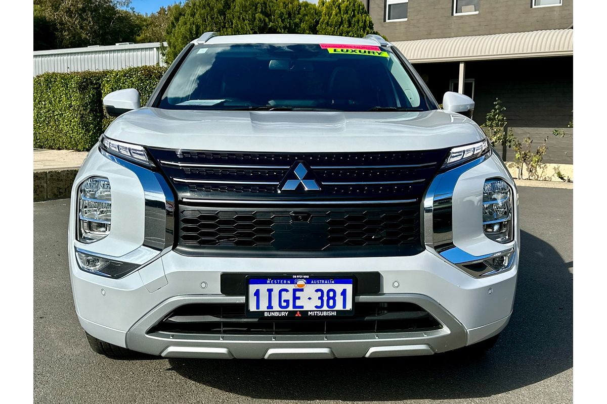 2024 Mitsubishi Outlander Exceed ZM