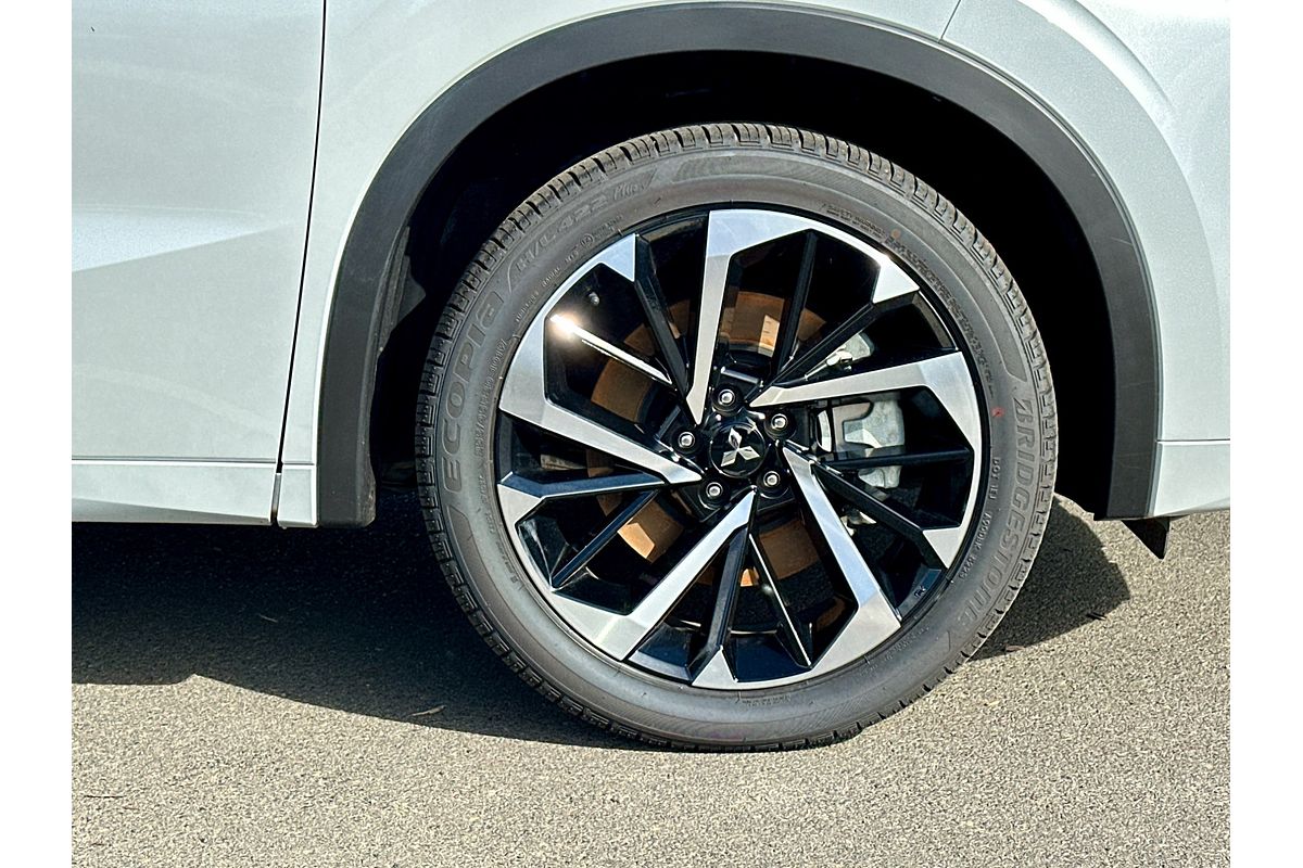2024 Mitsubishi Outlander Exceed ZM