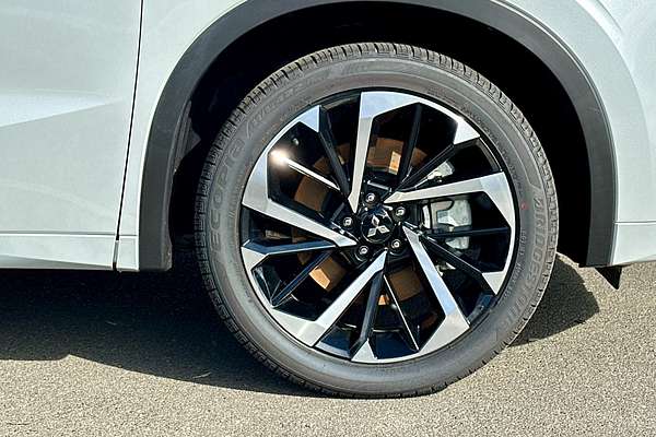 2024 Mitsubishi Outlander Exceed ZM