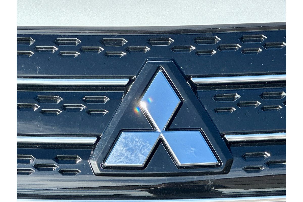 2024 Mitsubishi Outlander Exceed ZM