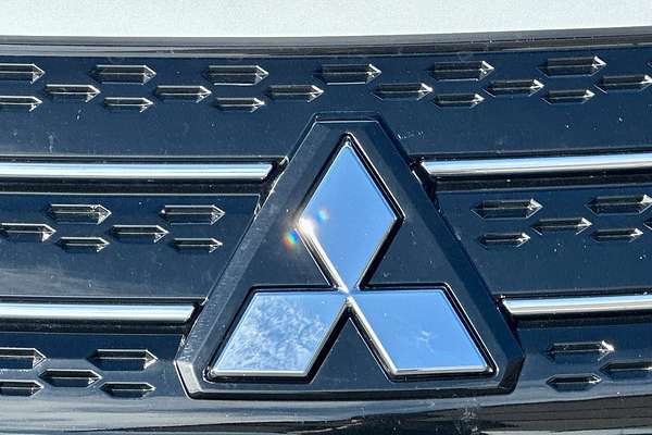 2024 Mitsubishi Outlander Exceed ZM