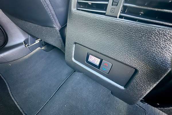 2024 Mitsubishi Outlander Exceed ZM