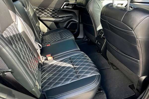 2024 Mitsubishi Outlander Exceed ZM