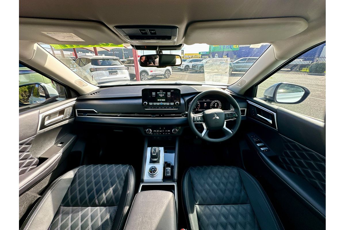 2024 Mitsubishi Outlander Exceed ZM