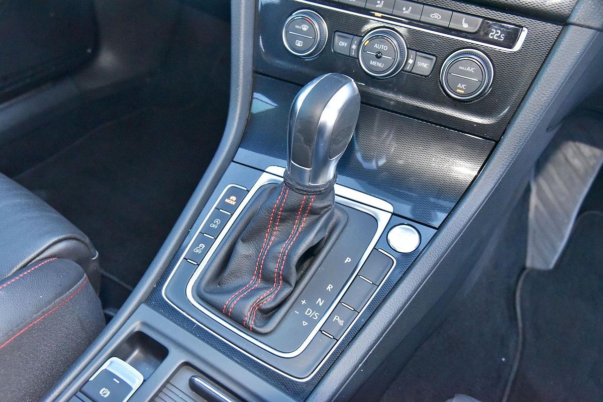 2015 Volkswagen Golf GTI 7