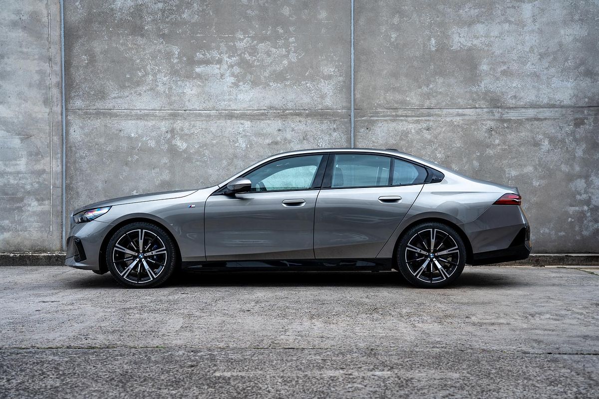 2023 BMW 5 Series 520i M Sport G60