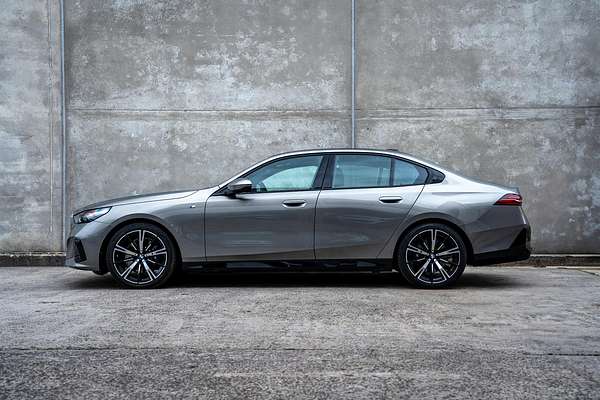 2023 BMW 5 Series 520i M Sport G60