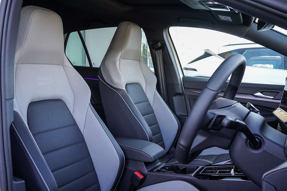 2025 Volkswagen Golf 110TSI R-Line 8.5