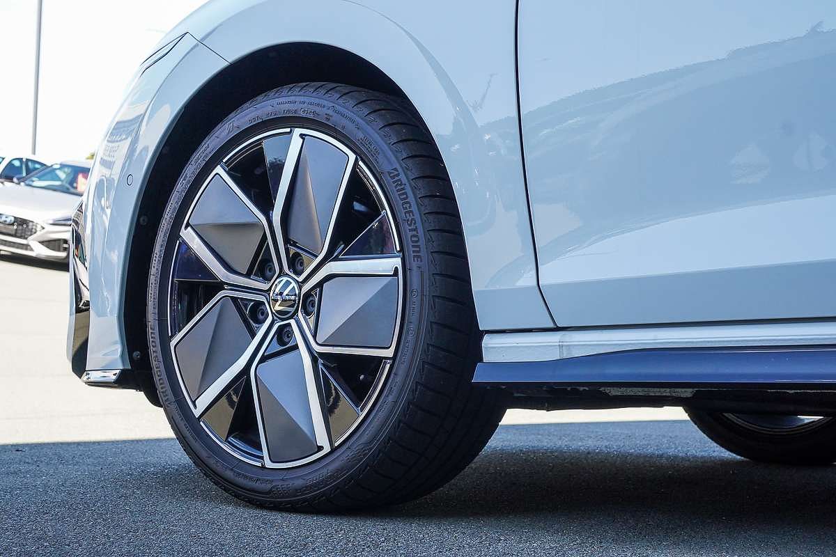 2025 Volkswagen Golf 110TSI R-Line 8.5