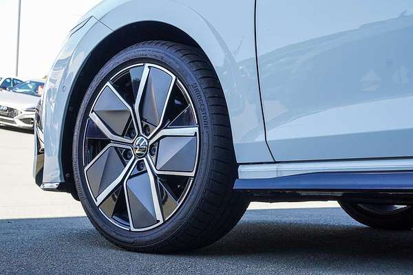 2025 Volkswagen Golf 110TSI R-Line 8.5