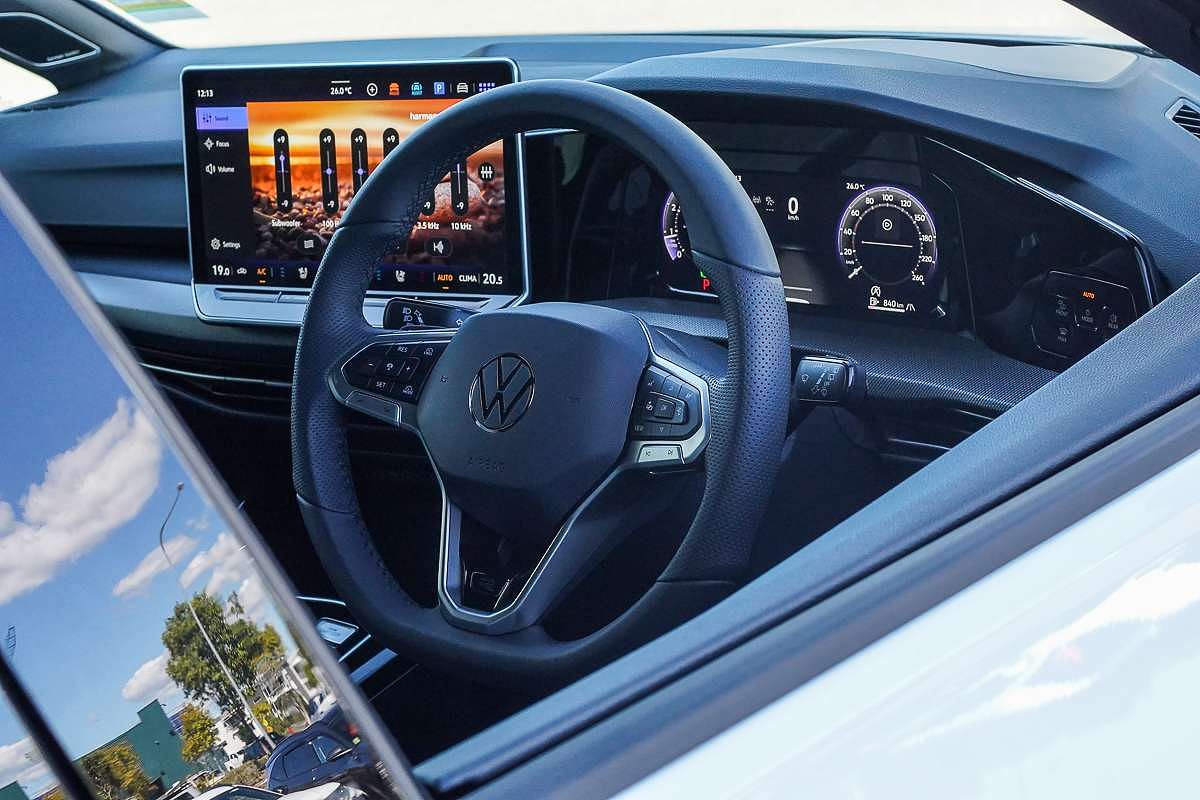 2025 Volkswagen Golf 110TSI R-Line 8.5