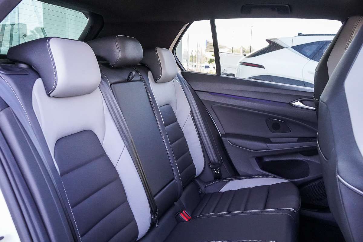 2025 Volkswagen Golf 110TSI R-Line 8.5