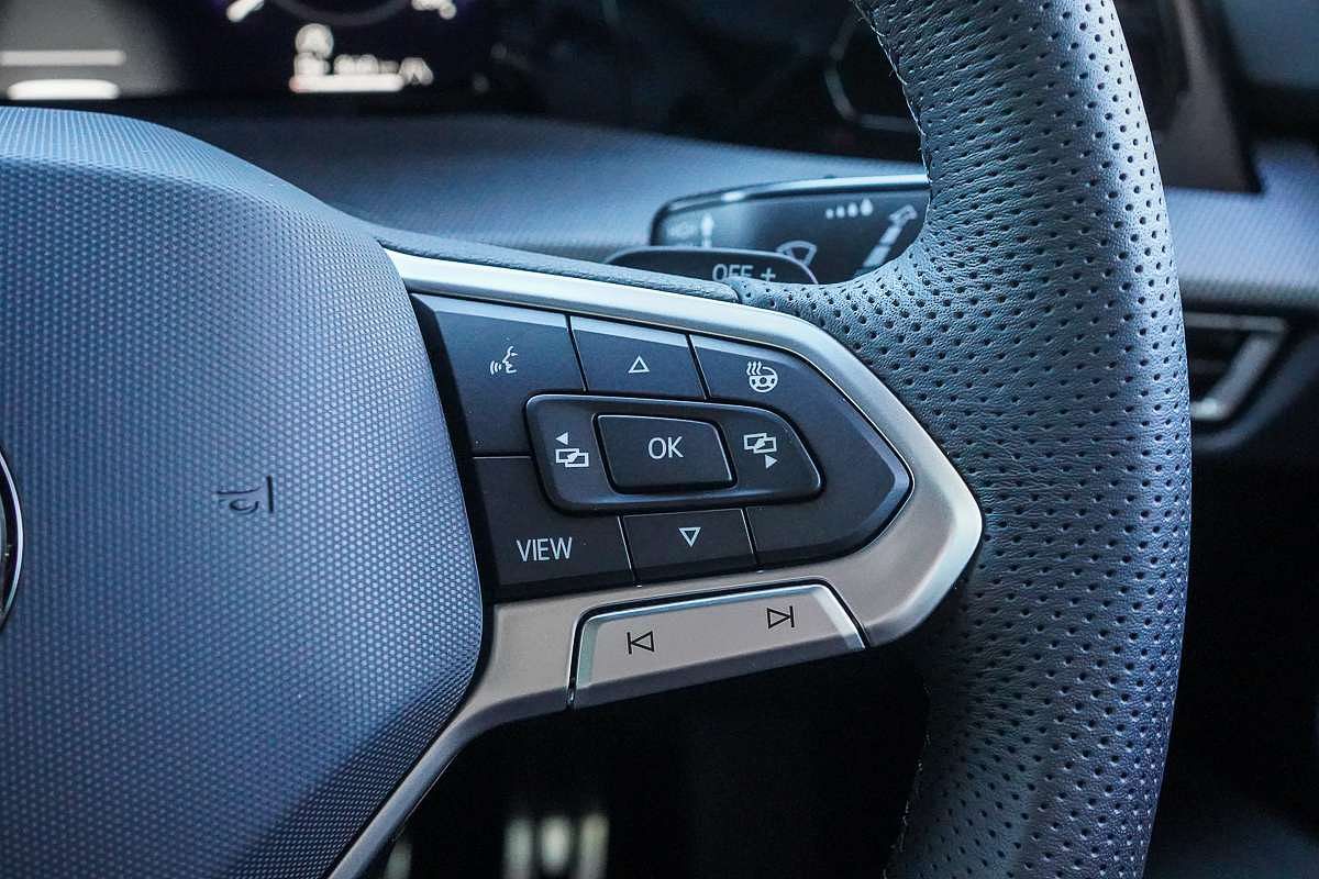 2025 Volkswagen Golf 110TSI R-Line 8.5