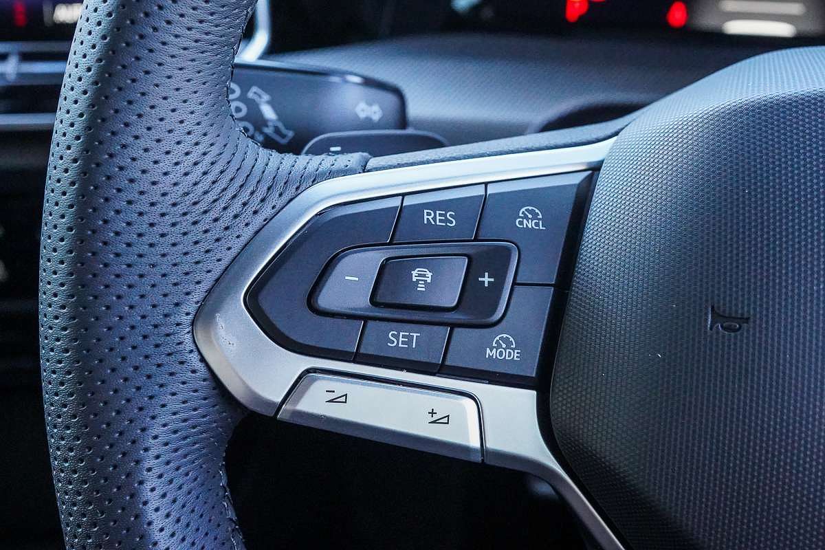 2025 Volkswagen Golf 110TSI R-Line 8.5