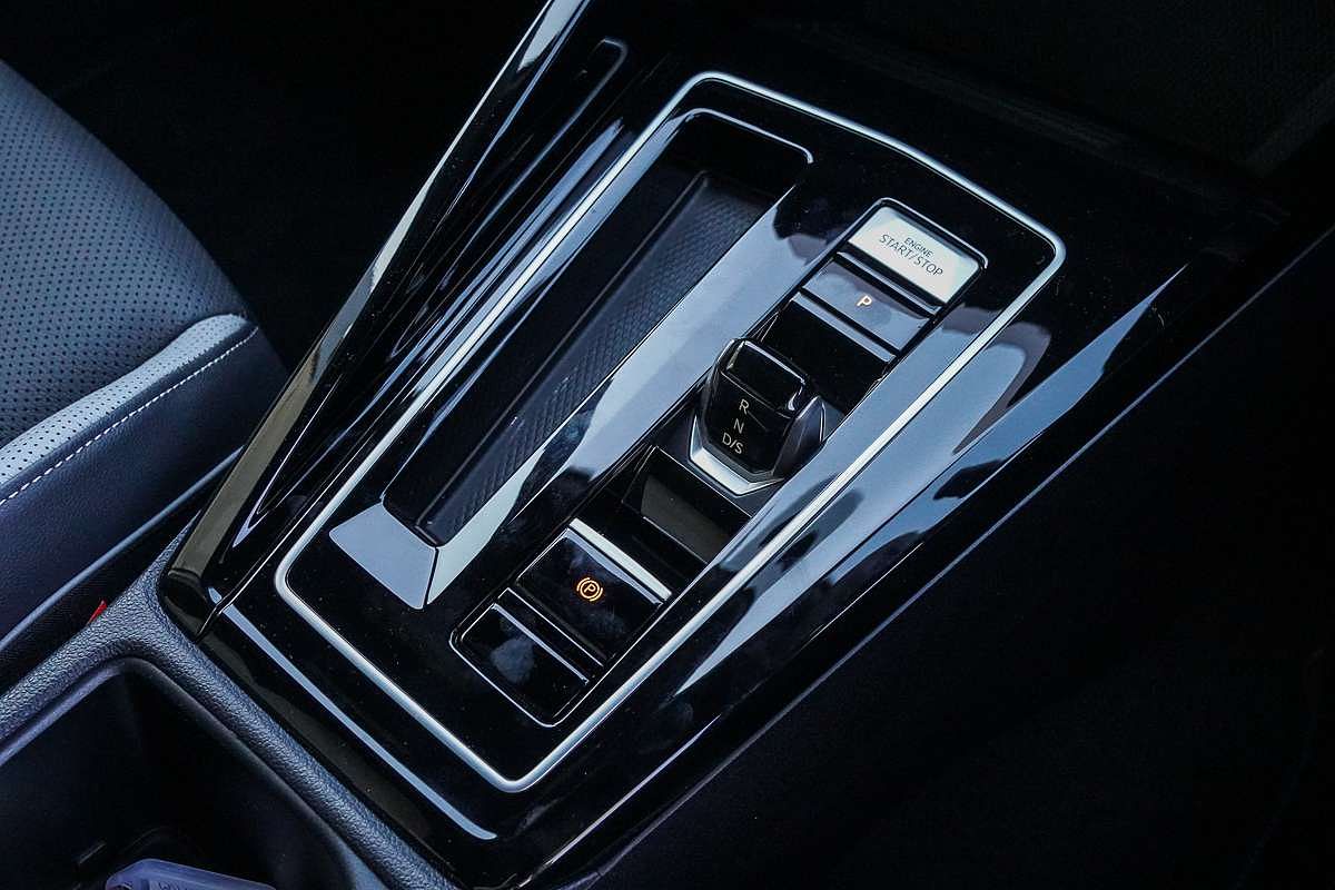 2025 Volkswagen Golf 110TSI R-Line 8.5