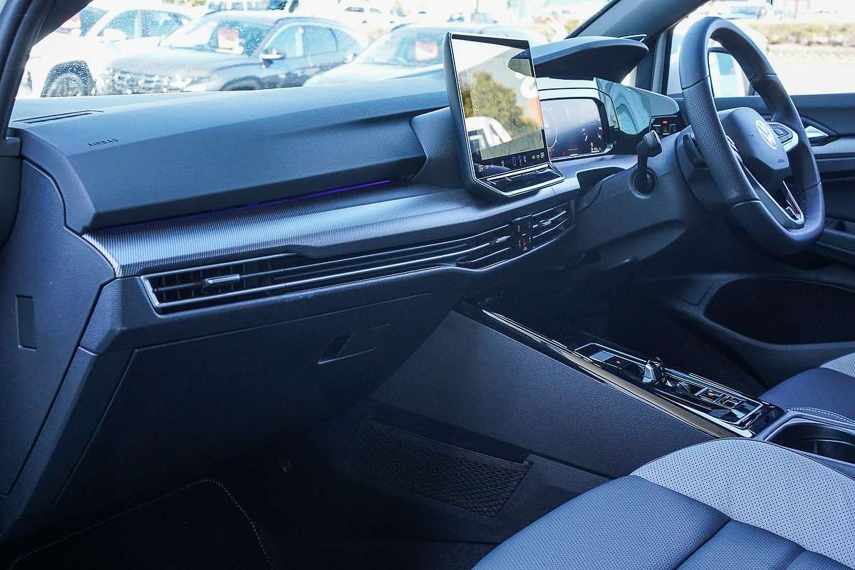 2025 Volkswagen Golf 110TSI R-Line 8.5