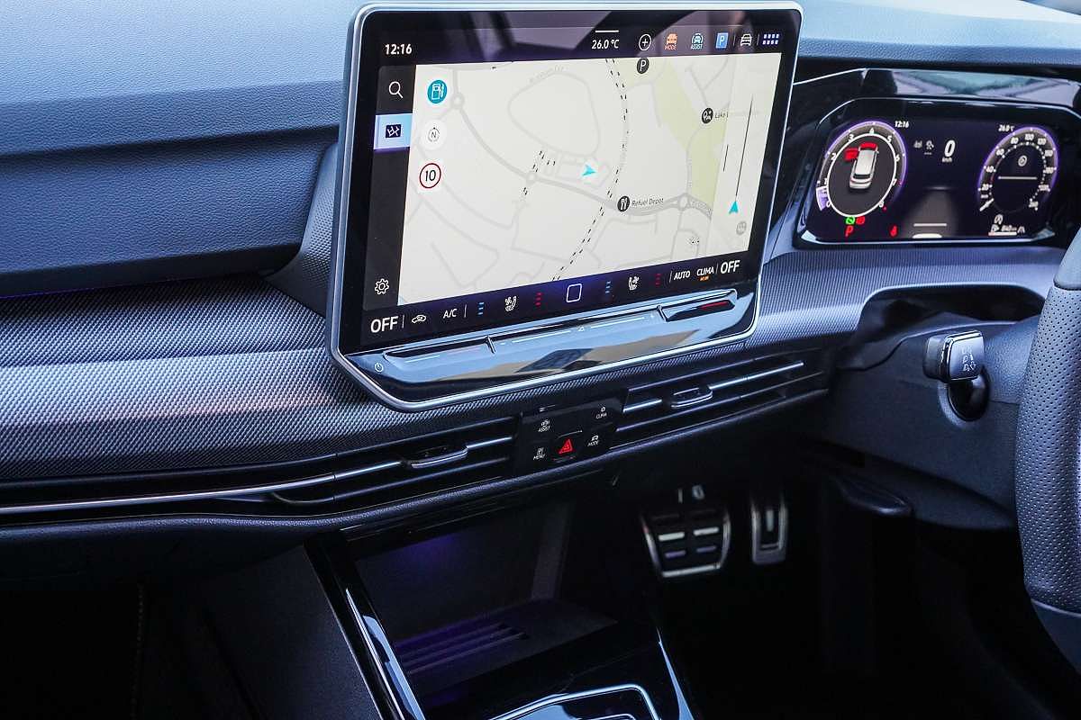 2025 Volkswagen Golf 110TSI R-Line 8.5