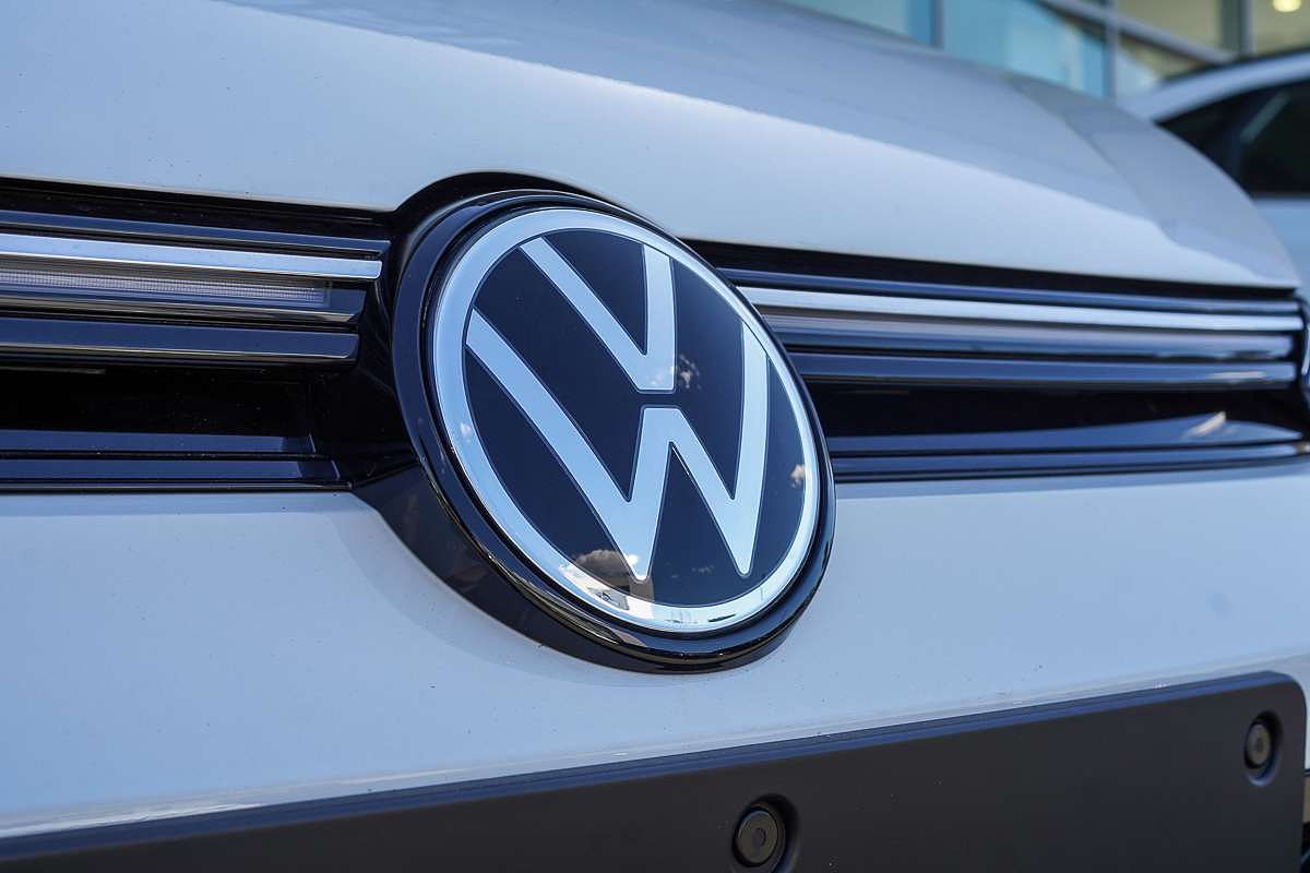 2025 Volkswagen Golf 110TSI R-Line 8.5