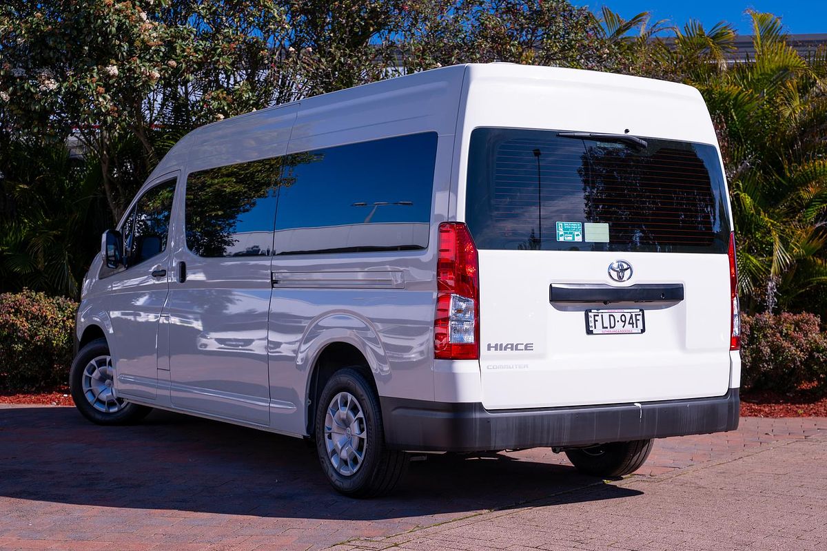 2025 Toyota Hiace Commuter GDH322R