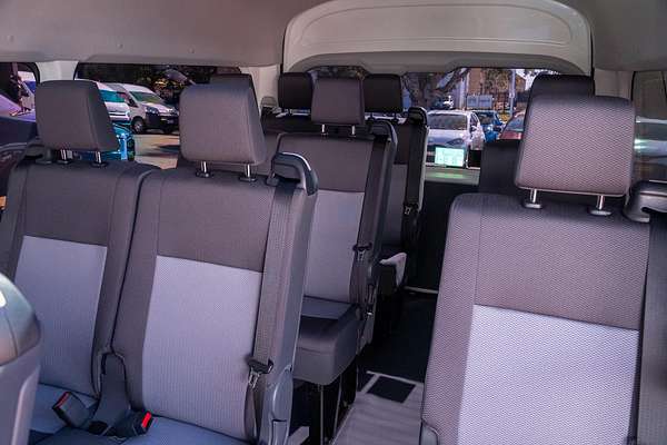 2025 Toyota Hiace Commuter GDH322R
