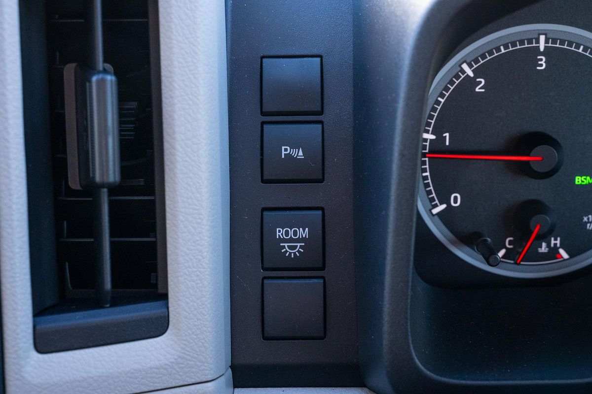 2025 Toyota Hiace Commuter GDH322R