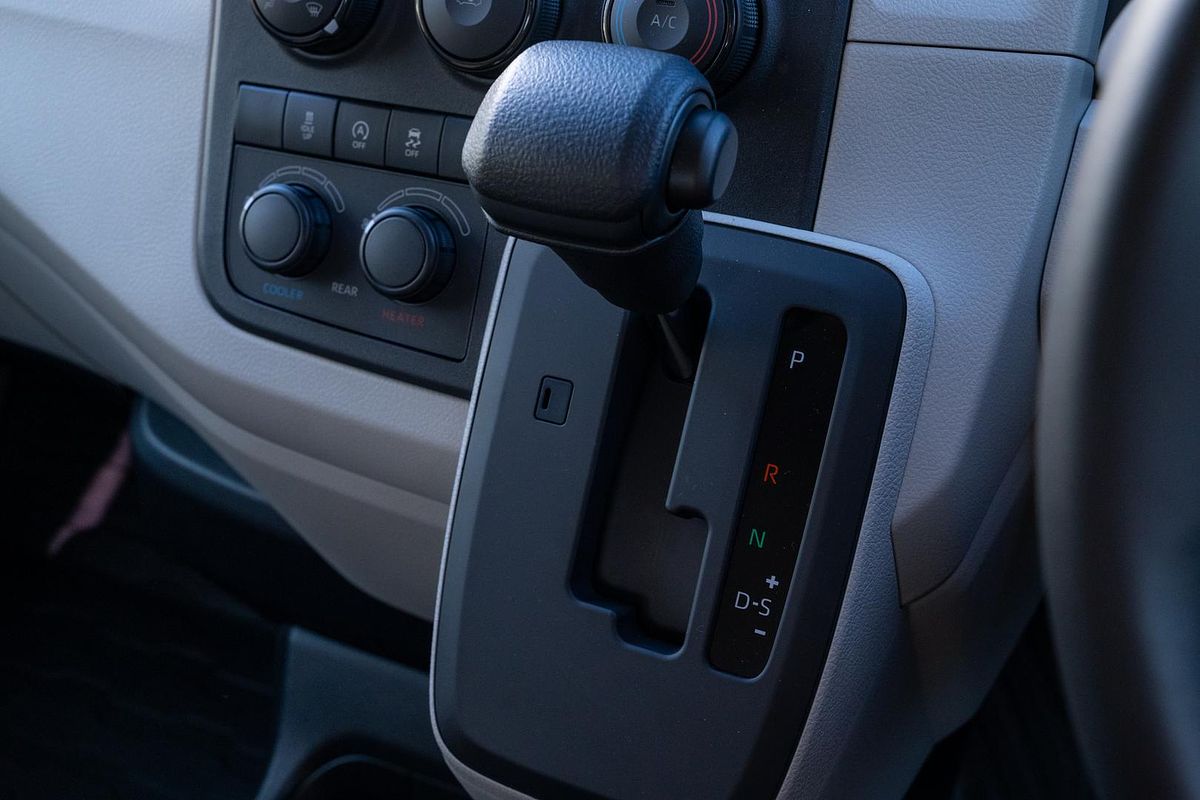 2025 Toyota Hiace Commuter GDH322R
