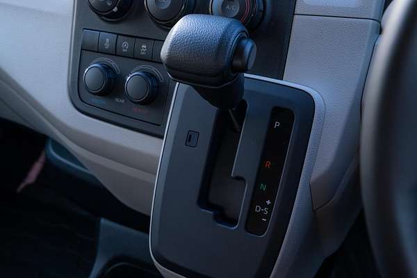 2025 Toyota Hiace Commuter GDH322R