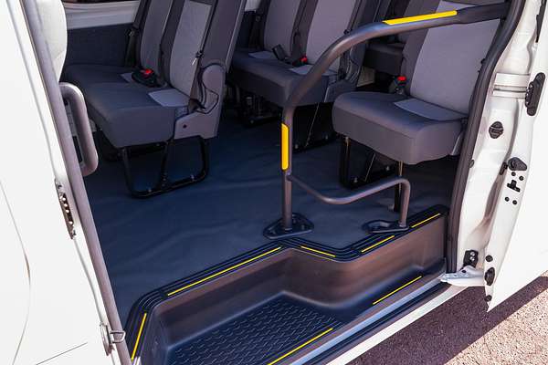 2025 Toyota Hiace Commuter GDH322R