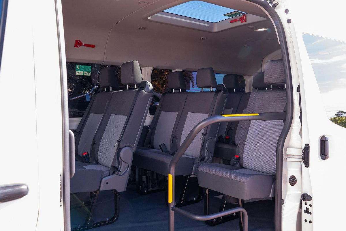 2025 Toyota Hiace Commuter GDH322R