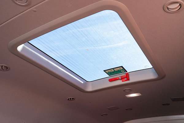 2025 Toyota Hiace Commuter GDH322R