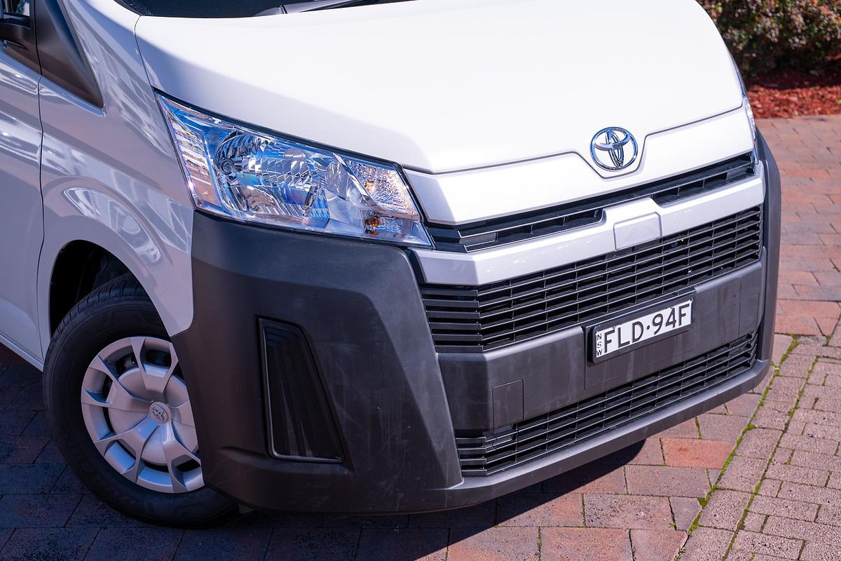 2025 Toyota Hiace Commuter GDH322R