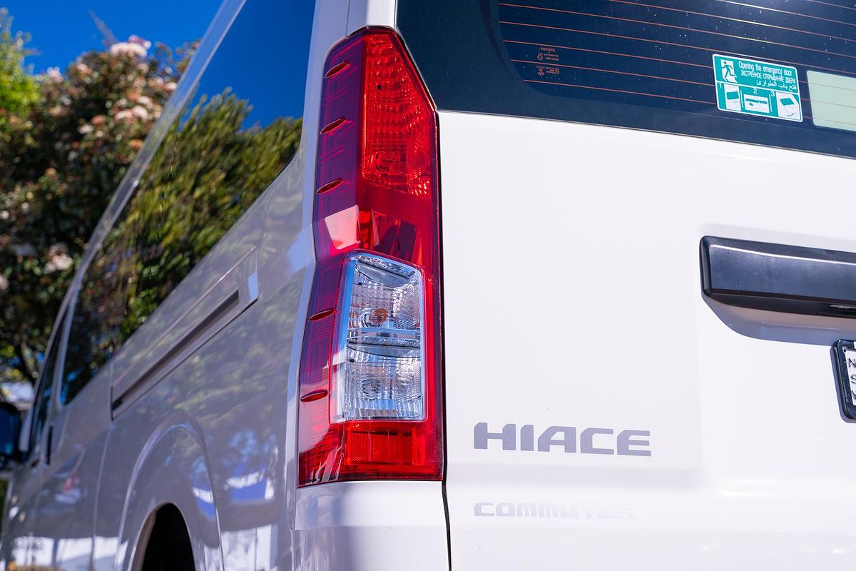 2025 Toyota Hiace Commuter GDH322R