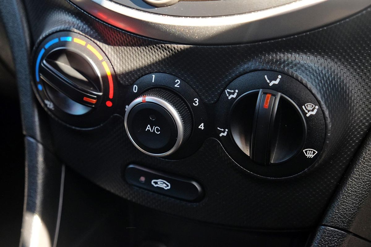 2019 Hyundai Accent Sport RB6