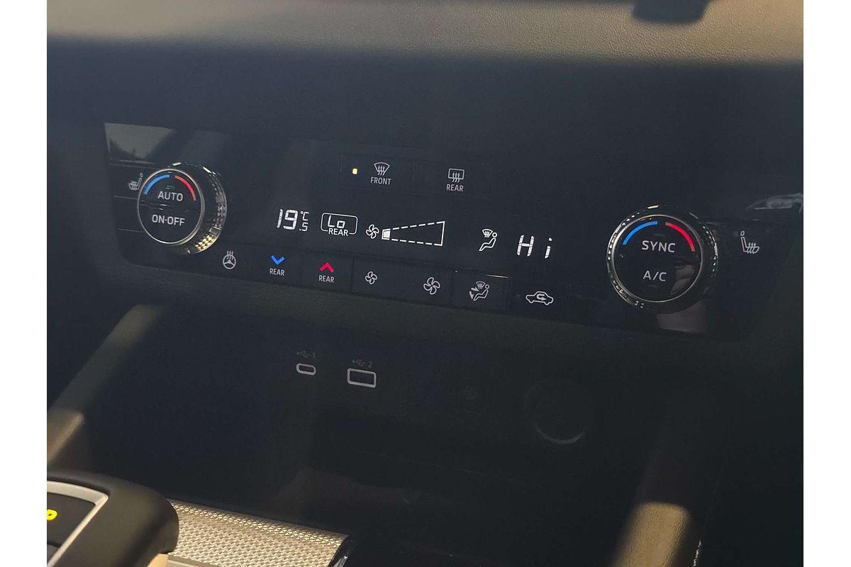 2025 Mitsubishi Outlander PHEV Exceed ZM