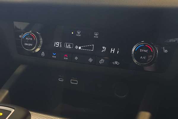 2025 Mitsubishi Outlander PHEV Exceed ZM