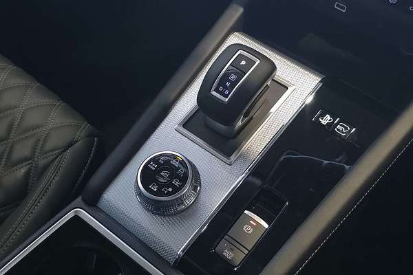 2025 Mitsubishi Outlander PHEV Exceed ZM