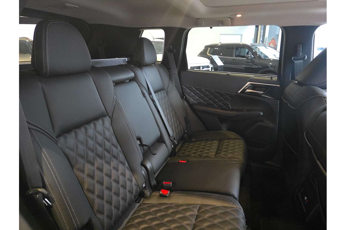 2025 Mitsubishi Outlander PHEV Exceed ZM