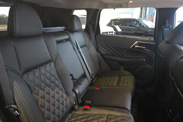 2025 Mitsubishi Outlander PHEV Exceed ZM