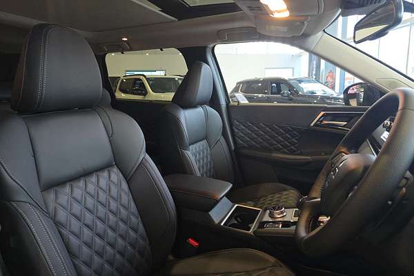 2025 Mitsubishi Outlander PHEV Exceed ZM