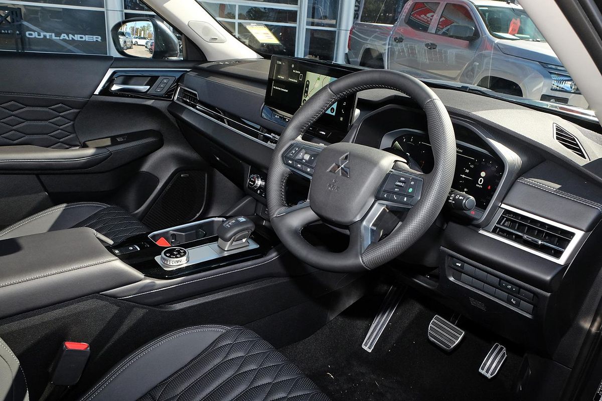 2025 Mitsubishi Outlander Exceed ZM