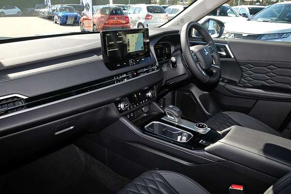 2025 Mitsubishi Outlander Exceed ZM